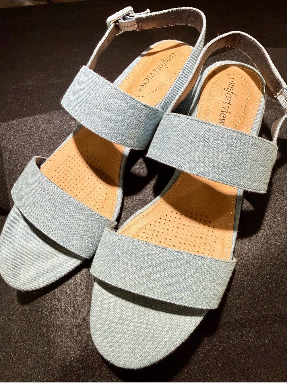 🥳🥳 📦 Comfortview Etta Sandals, 2” Heel, Light Blue Linen-look, Size 7 1/2 - Picture 3 of 11